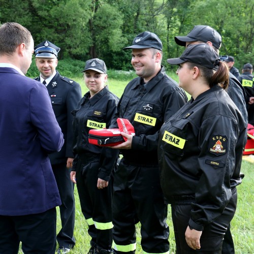 Przekazanie sprzętu dla Ochotniczych Straży Pożarnych